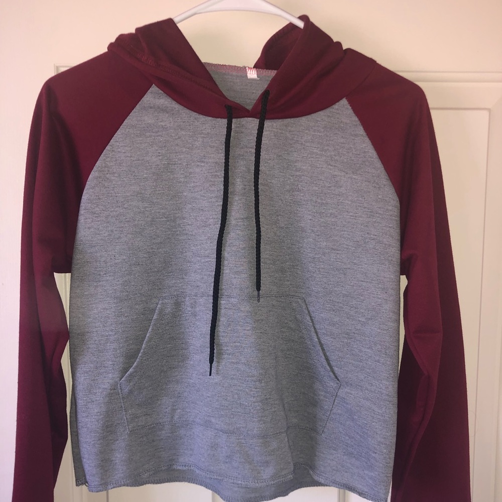 Thin Cropped Hoodie.